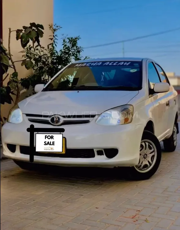 Toyota Platz 2004 for Sale in Karachi Image-1