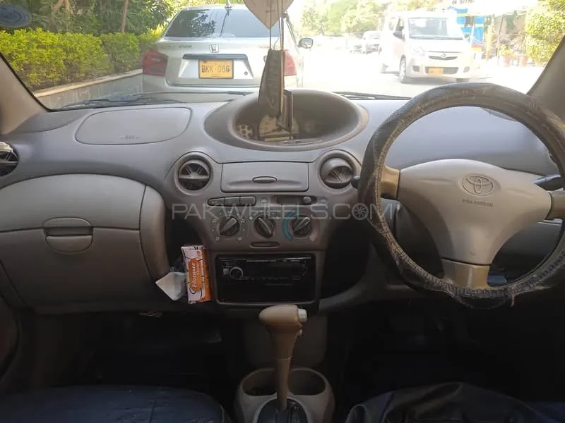 Toyota Platz 2005 for Sale in Karachi Image-1