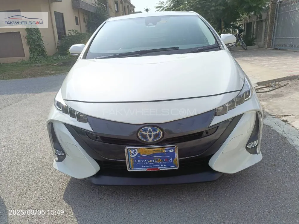 Toyota Prius 2017 for Sale in Islamabad Image-1