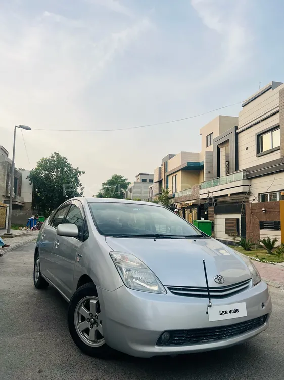 Toyota Prius 2010 for Sale in Lahore Image-1