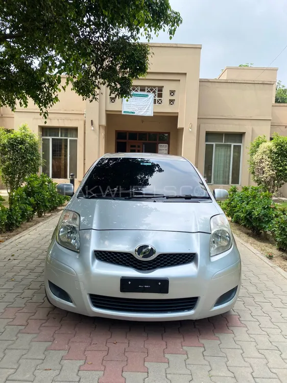 Toyota Vitz 2010 for Sale in Lahore Image-1