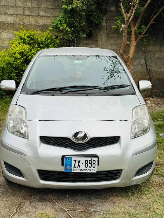 Toyota Vitz 2013 for Sale in Islamabad Image-1