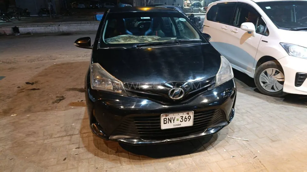 Toyota Vitz 2015 for Sale in Karachi Image-1