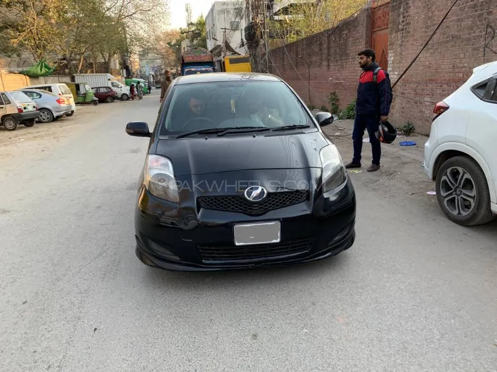 Toyota Vitz 2012 for Sale in Lahore Image-1