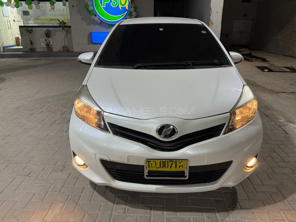 Toyota Vitz 2011 for Sale in Karachi Image-1