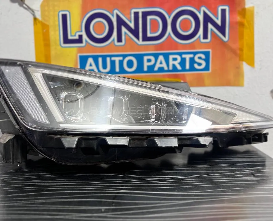 CAR LIGHTS Image-1