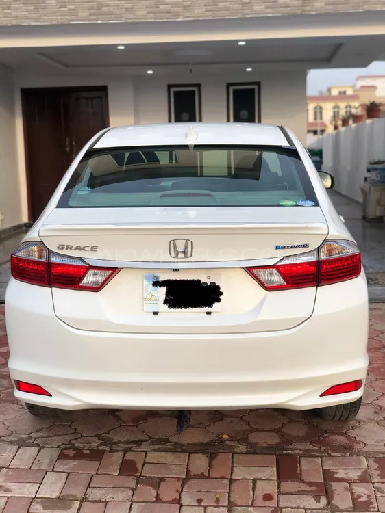 Honda Grace Hybrid 2015 for Sale in Islamabad Image-1
