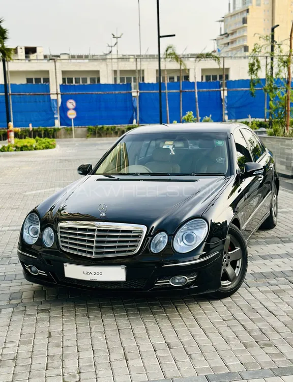 Mercedes Benz E Class 2004 for Sale in Lahore Image-1