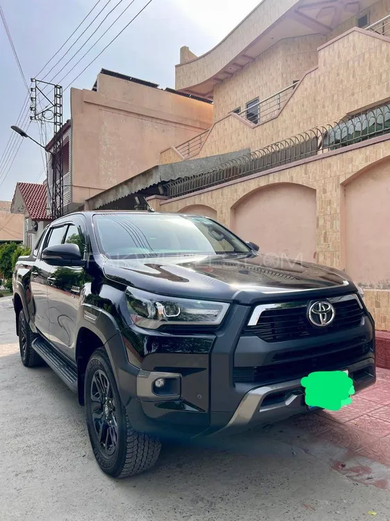 Toyota Hilux 2025 for Sale in Faisalabad Image-1