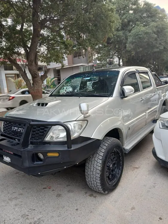 ٹویوٹا ہائیلکس 2010 for Sale in کراچی Image-1