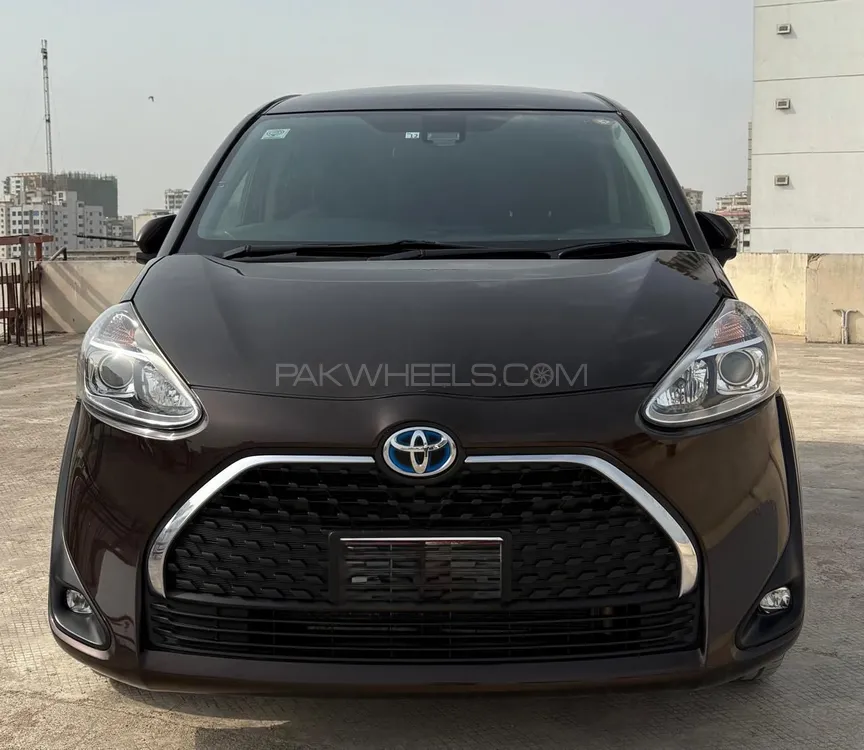 Toyota Sienta 2018 for Sale in Karachi Image-1