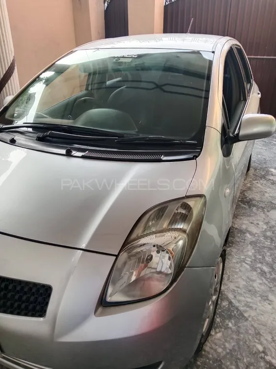 Toyota Vitz 2006 for Sale in Mardan Image-1