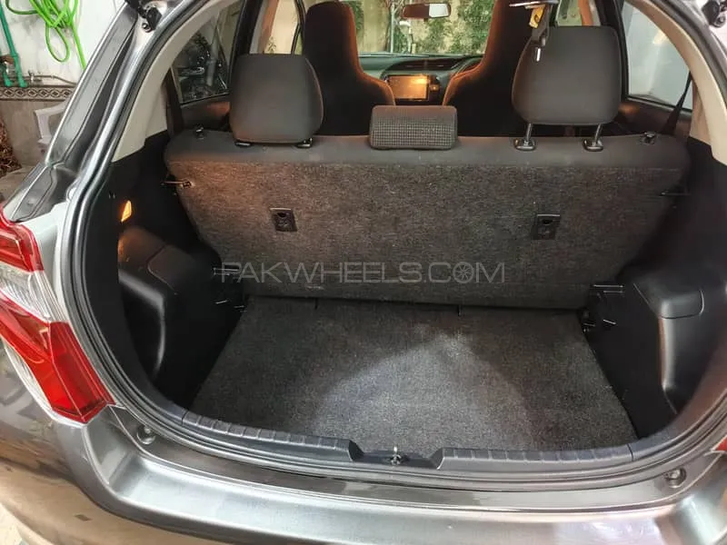 Toyota Vitz 2015 for Sale in Sialkot Image-1