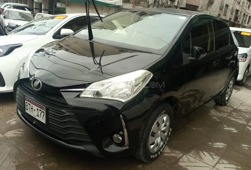 Toyota Vitz 2017 for Sale in Karachi Image-1
