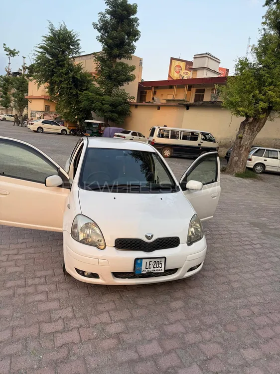 Toyota Vitz 2004 for Sale in Mardan Image-1