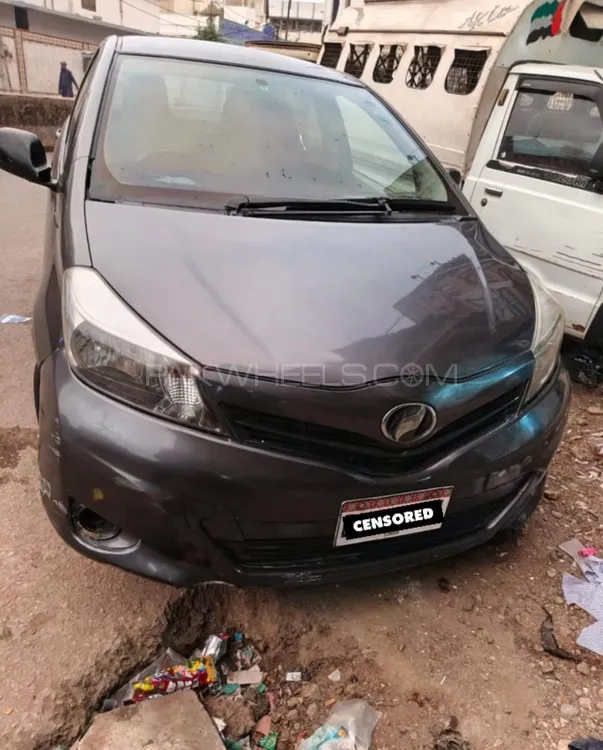 Toyota Vitz 2013 for Sale in Karachi Image-1