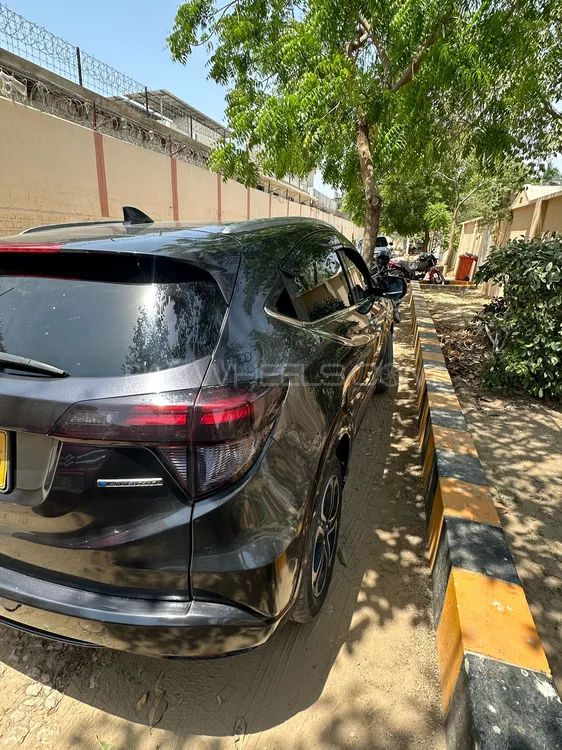 Honda Vezel 2014 for Sale in Karachi Image-1