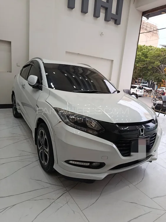 Honda Vezel 2015 for Sale in Karachi Image-1