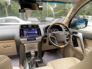 Make: Prado TXL 2.7
Model: 2020
Mileage: 24,000 Km
Reg: 2024 khi

*Autofoot step
*Leather & power seats 
*Heating & cooling seats 
*Original TV + 4 cameras 
*7 seater 
*Beige room
*Sunroof

Calling and Visiting hours

Monday to Saturday

11:00 AM to 7:00 PM