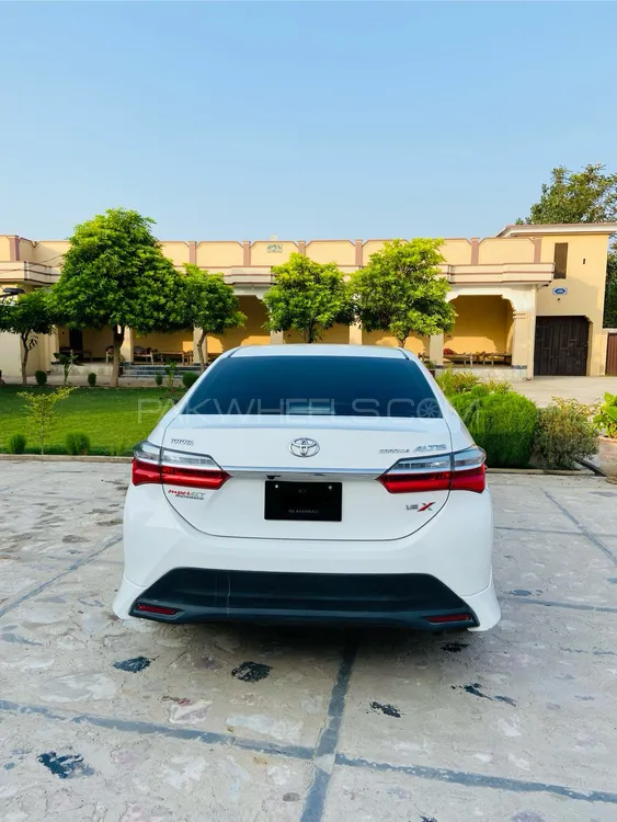 Toyota Corolla 2017 for Sale in Peshawar Image-1
