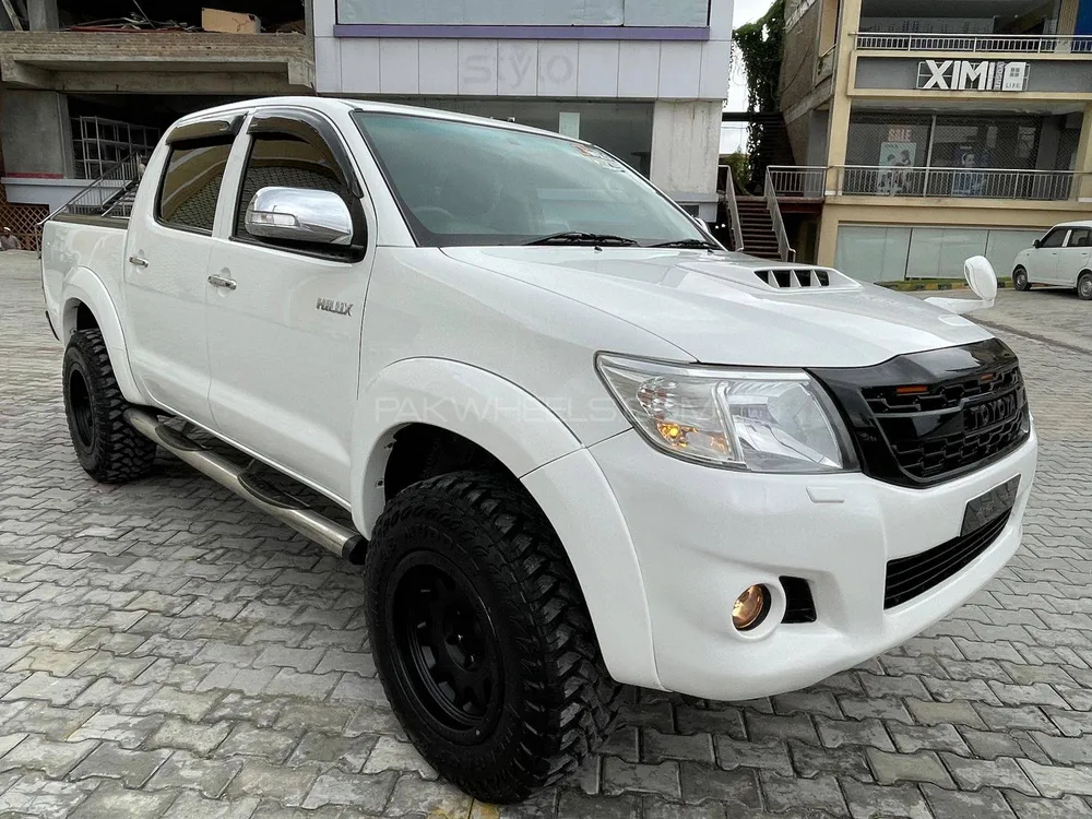 Toyota Hilux 2014 for Sale in Peshawar Image-1