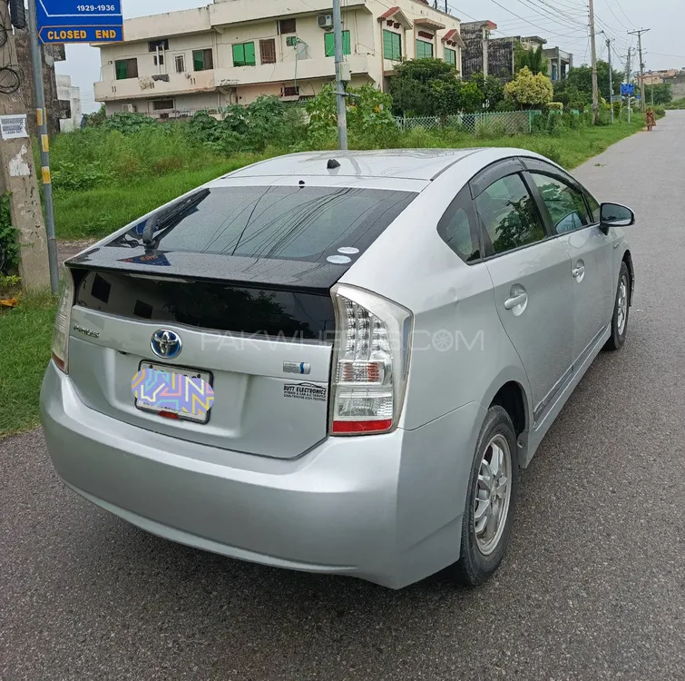 Toyota Prius 2011 for Sale in Islamabad Image-1