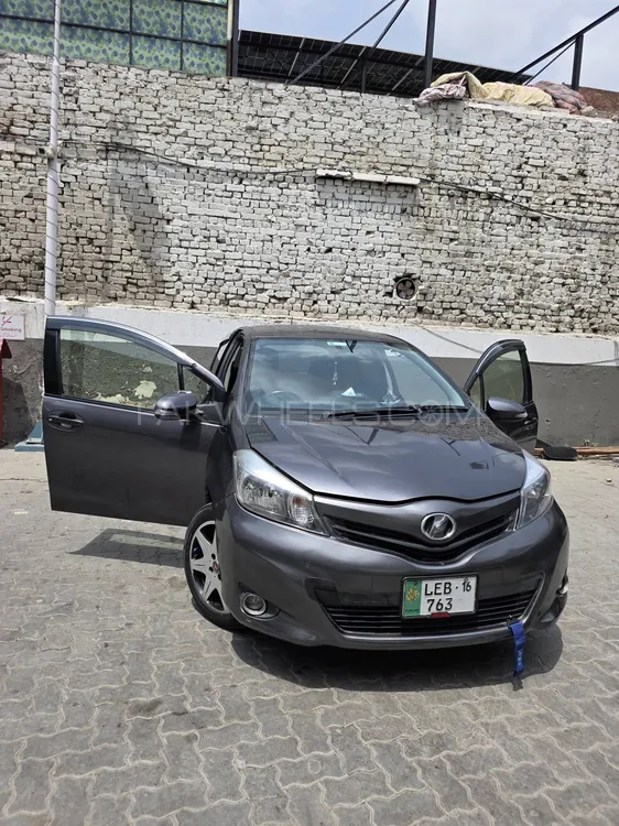 Toyota Vitz 2012 for Sale in Lahore Image-1