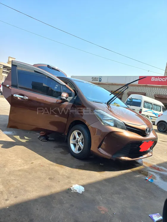 Toyota Vitz 2014 for Sale in Karachi Image-1