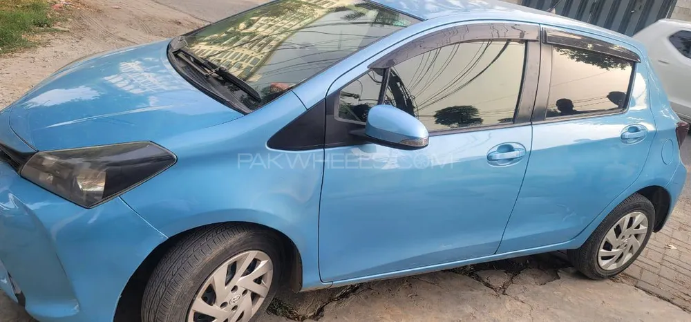 Toyota Vitz 2014 for Sale in Lahore Image-1