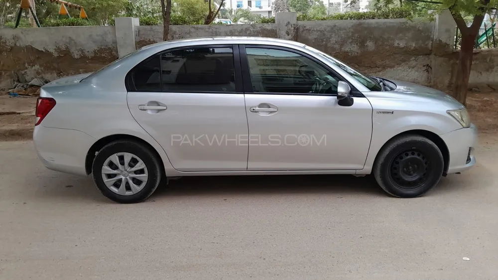Toyota Corolla Axio 2015 for Sale in Karachi Image-1