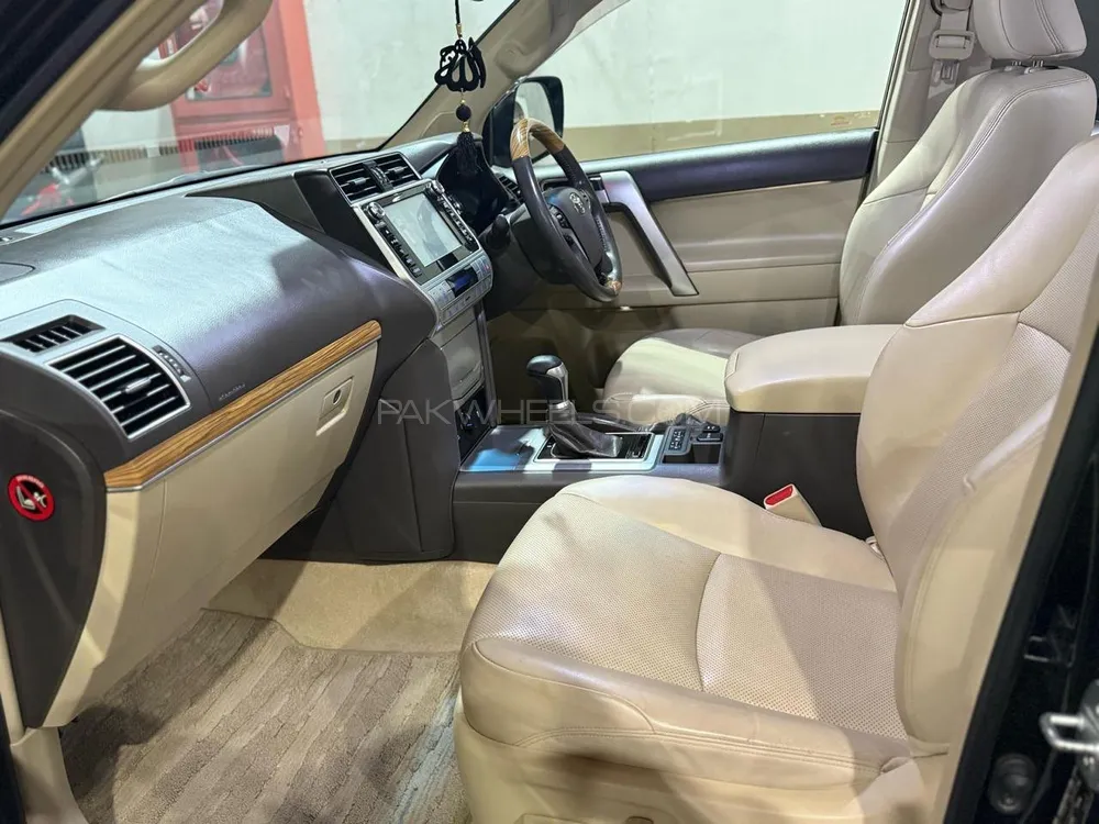 Toyota Prado 2017 for Sale in Lahore Image-1