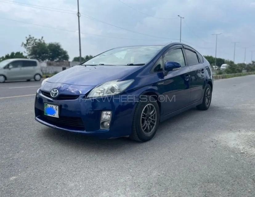 Toyota Prius 2011 for Sale in Lahore Image-1