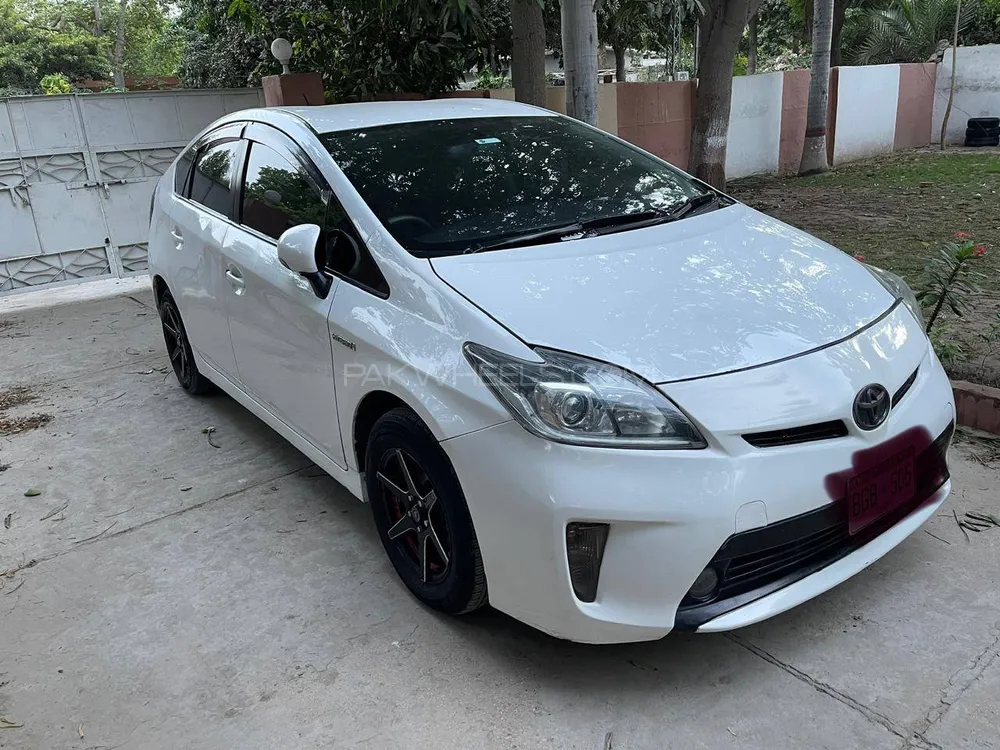 Toyota Prius 2013 for Sale in Hyderabad Image-1