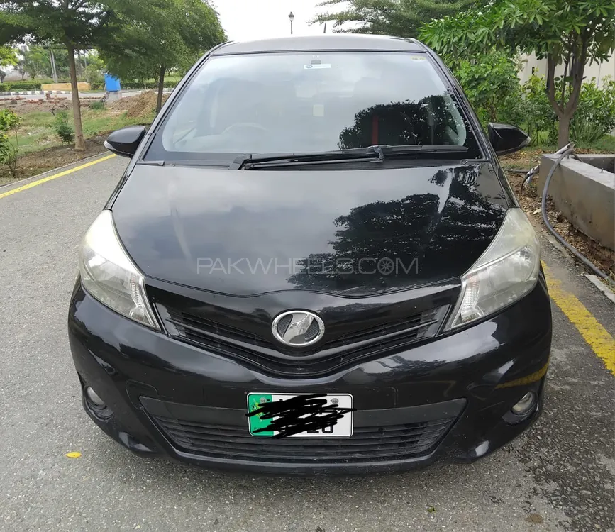Toyota Vitz 2017 for Sale in Lahore Image-1