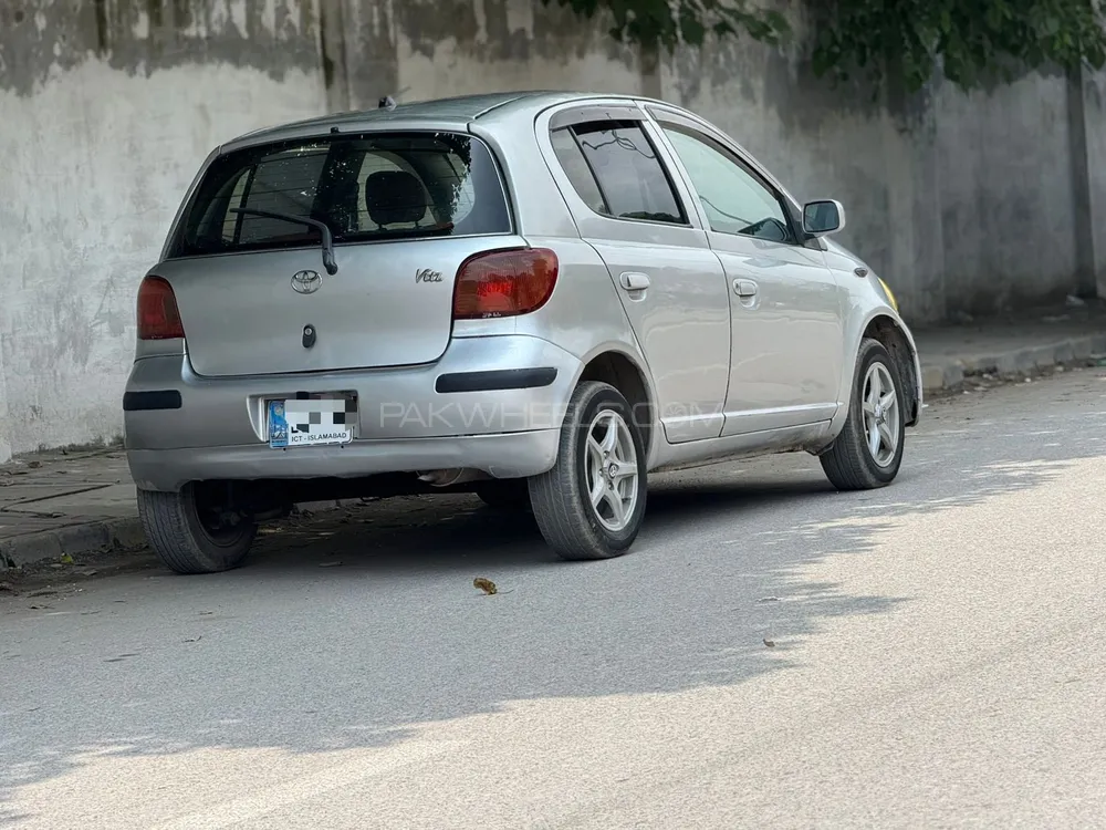 Toyota Vitz 2004 for Sale in Islamabad Image-1