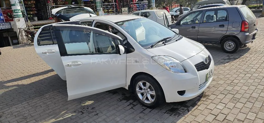 Toyota Vitz 2006 for Sale in Lahore Image-1