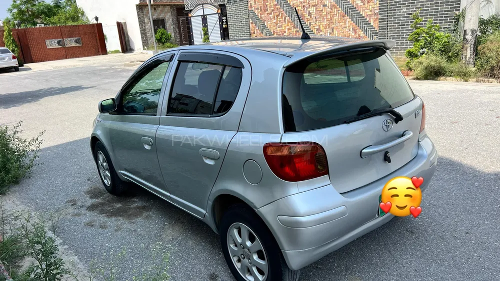 Toyota Vitz 2002 for Sale in Mardan Image-1