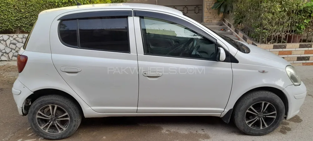 Toyota Vitz 2004 for Sale in Karachi Image-1