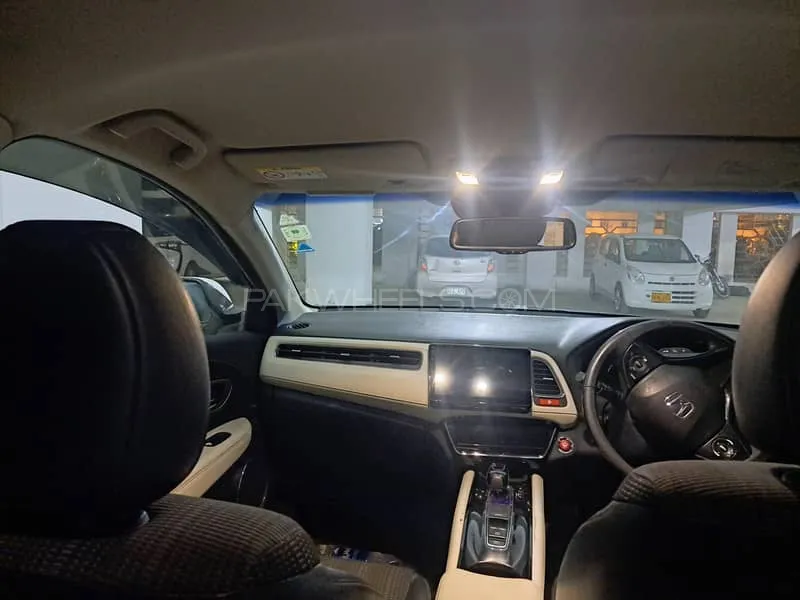 Honda Vezel 2014 for Sale in Karachi Image-1