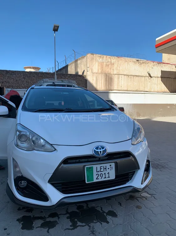 Toyota Aqua 2015 for Sale in Peshawar Image-1