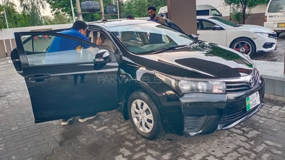 Toyota Corolla 2017 for Sale in Faisalabad Image-1