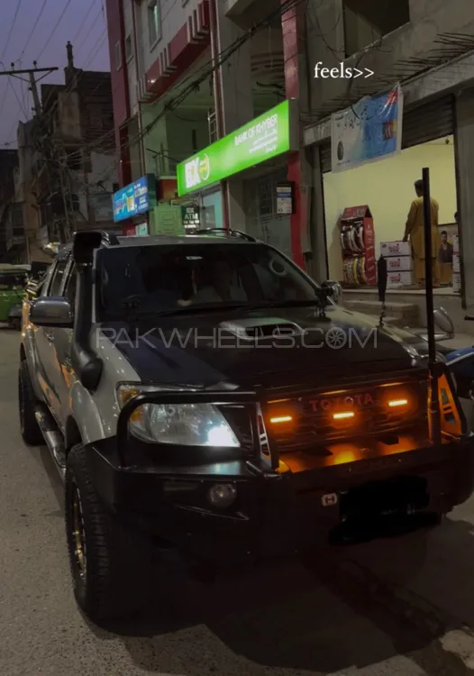 Toyota Hilux 2009 for Sale in Peshawar Image-1