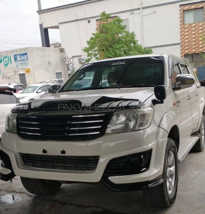 Toyota Hilux 2013 for Sale in Gujrat Image-1