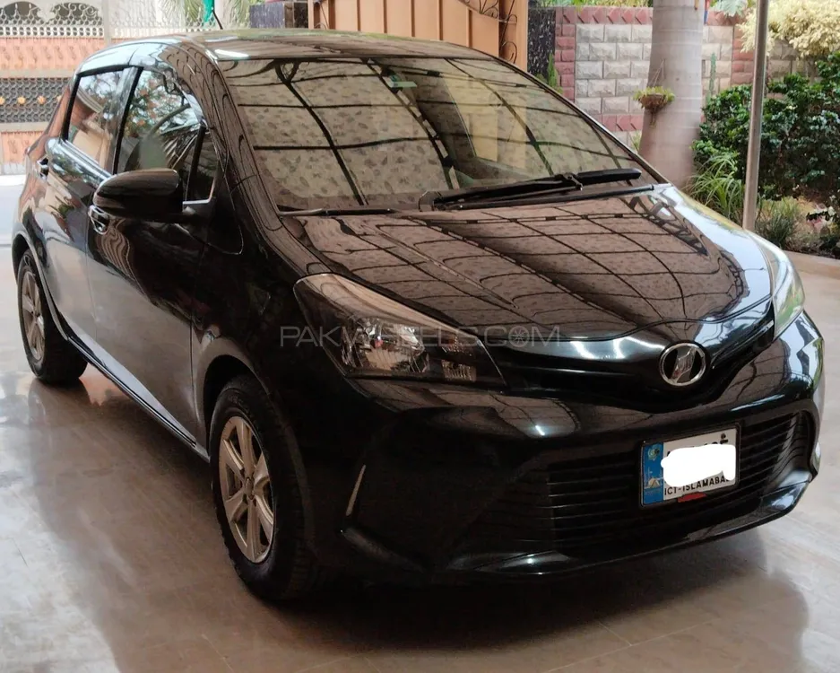 Toyota Vitz 2014 for Sale in Peshawar Image-1