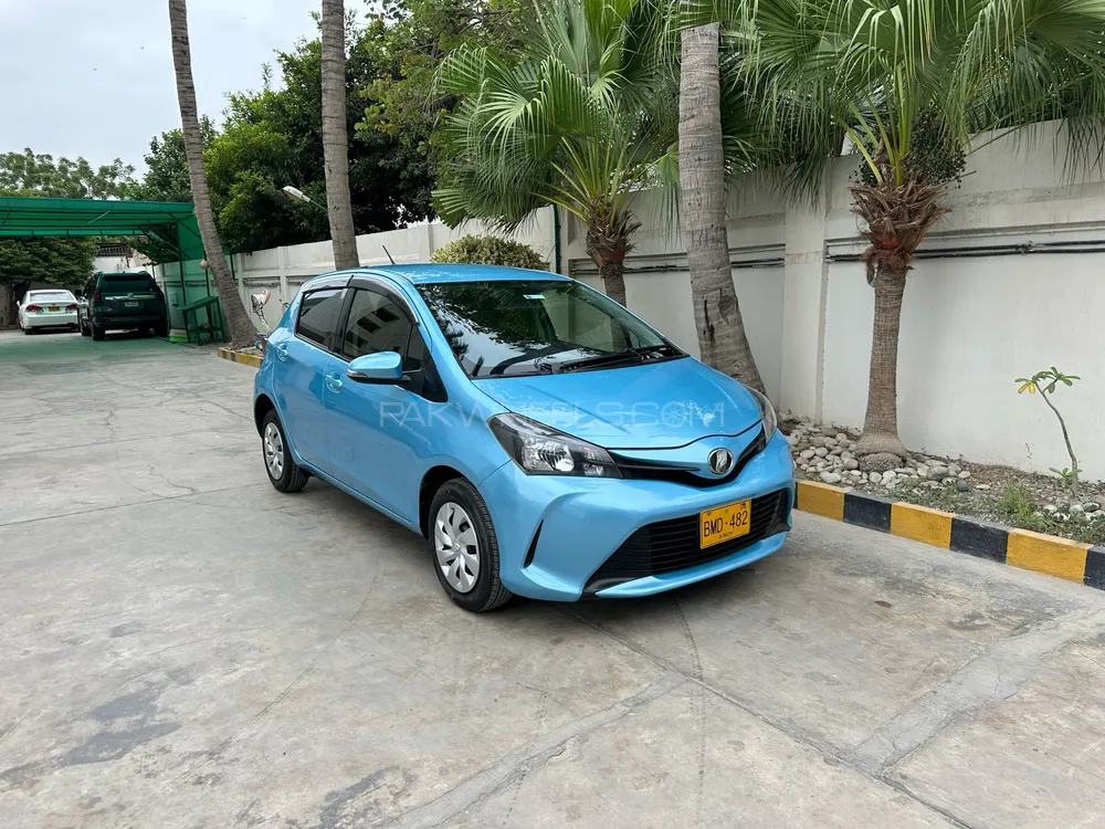 Toyota Vitz 2014 for Sale in Karachi Image-1