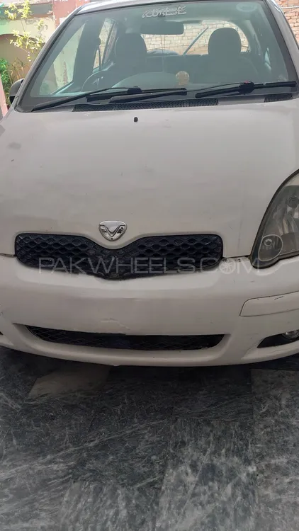 Toyota Vitz 2004 for Sale in Dera ismail khan Image-1