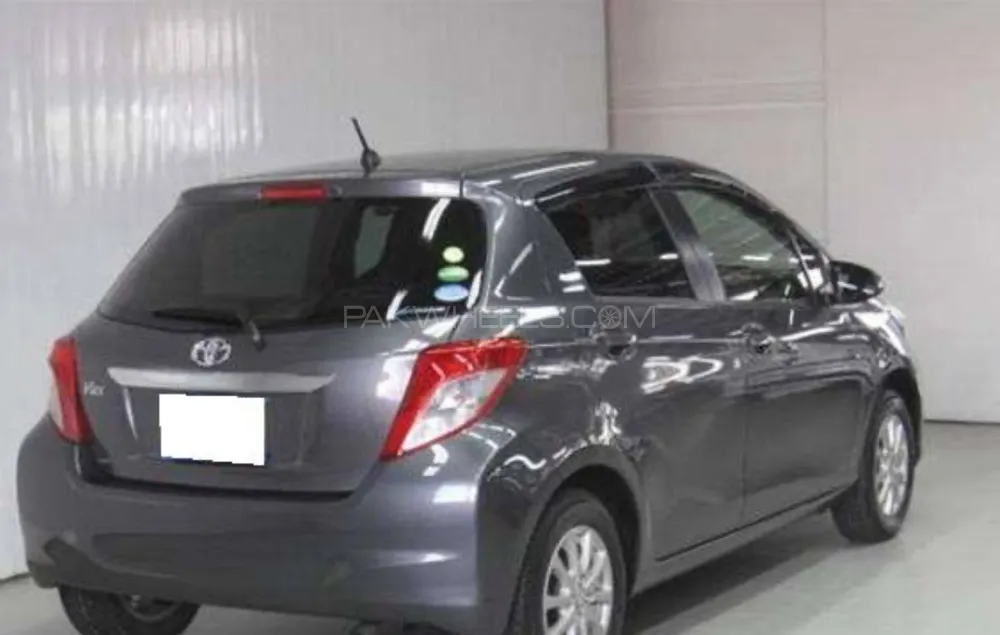 Toyota Vitz 2013 for Sale in Lahore Image-1