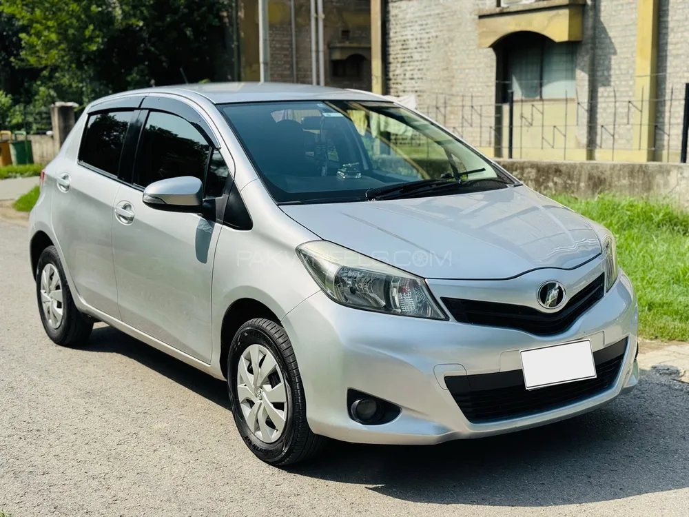 Toyota Vitz 2013 for Sale in Islamabad Image-1