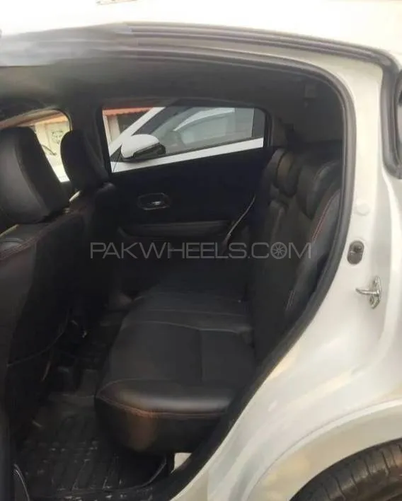 Honda Vezel 2017 for Sale in Lahore Image-1