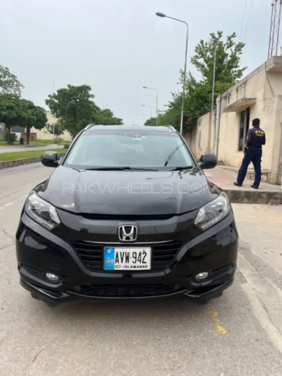 Honda Vezel 2015 for Sale in Islamabad Image-1